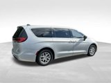 Used 2024 Chrysler Pacifica Touring-L image 5