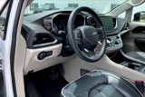 Used 2023 Chrysler Pacifica Limited image 2