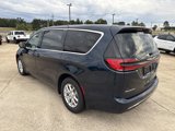 New 2025 Chrysler Pacifica Select image 5
