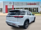 New 2025 Nissan Pathfinder Platinum image 3