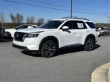 New 2025 Nissan Pathfinder Platinum image 3
