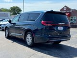 New 2025 Chrysler Pacifica Select image 4