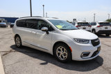 Used 2023 Chrysler Pacifica Limited image 3
