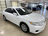 Used 2011 Toyota Camry LE image 2