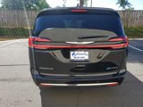 Used 2025 Chrysler Pacifica Select image 6