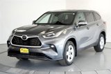 Used 2021 Toyota Highlander LE image 3