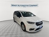New 2026 Chrysler Pacifica Select image 2