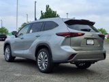New 2025 Toyota Highlander Platinum image 6