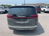 Used 2025 Chrysler Pacifica Select image 4