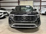 Used 2025 Volkswagen Atlas Cross Sport SE image 2