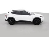 Used 2024 Chevrolet Trax ACTIV w/ Sunroof Package image 4