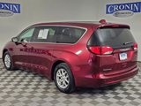 Used 2017 Chrysler Pacifica Touring image 3
