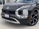 Used 2022 Mitsubishi Outlander SE image 2
