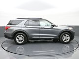 Used 2022 Ford Explorer XLT image 2