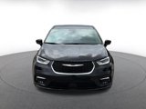 Used 2024 Chrysler Pacifica Touring-L image 4
