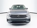 Used 2024 Volkswagen Tiguan SE image 2
