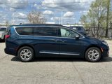 Used 2022 Chrysler Pacifica Limited image 2