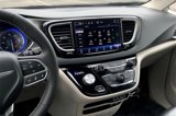 Used 2022 Chrysler Pacifica Touring-L image 6