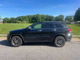 Used 2017 Jeep Grand Cherokee Limited image 2