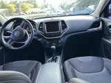 Used 2015 Jeep Cherokee Latitude image 4