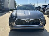 Used 2022 Toyota Highlander Bronze Edition image 3
