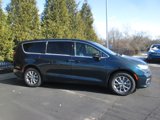New 2025 Chrysler Pacifica Select image 3