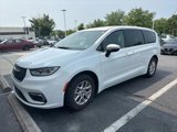Certified 2023 Chrysler Pacifica Touring-L image 3