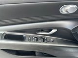 Used 2022 Hyundai Elantra SEL w/ Convenience + Premium Package image 5