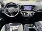 New 2025 Chrysler Pacifica Select image 2