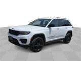 Used 2025 Jeep Grand Cherokee Altitude image 4