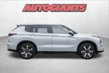 New 2025 Mitsubishi Outlander SE image 3