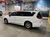 Used 2023 Chrysler Pacifica Limited image 3