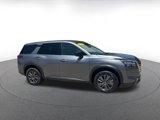 Used 2024 Nissan Pathfinder S image 2