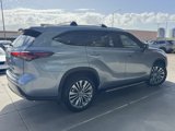 Used 2024 Toyota Highlander Platinum image 4