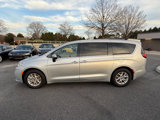Used 2023 Chrysler Pacifica Touring-L image 4