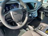 Used 2022 Chrysler Pacifica Touring image 5