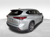 Used 2022 Toyota Highlander XLE image 3