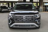 New 2025 Volkswagen Atlas Peak Edition SE image 2