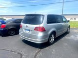 Used 2009 Volkswagen Routan SEL image 3