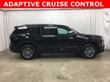 Used 2025 Chevrolet Traverse LT image 2