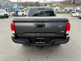 Used 2017 Toyota Tacoma TRD Off-Road image 4