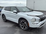 Used 2023 Mitsubishi Outlander SE image 3