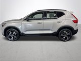 Used 2024 Volvo XC40 B5 Core image 2
