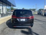 Used 2023 Chrysler Pacifica Touring-L image 4
