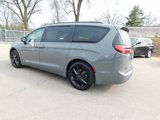 New 2025 Chrysler Pacifica Limited w/ Uconnect Theater Family Group image 5