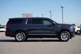 Used 2023 GMC Yukon XL SLT image 2