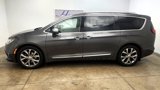 Used 2018 Chrysler Pacifica Limited image 4