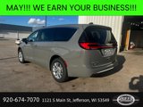 Used 2023 Chrysler Pacifica Touring-L image 3