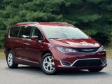 Used 2017 Chrysler Pacifica Touring-L w/ Tire & Wheel Group image 2