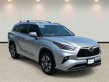 Used 2024 Toyota Highlander XLE image 3